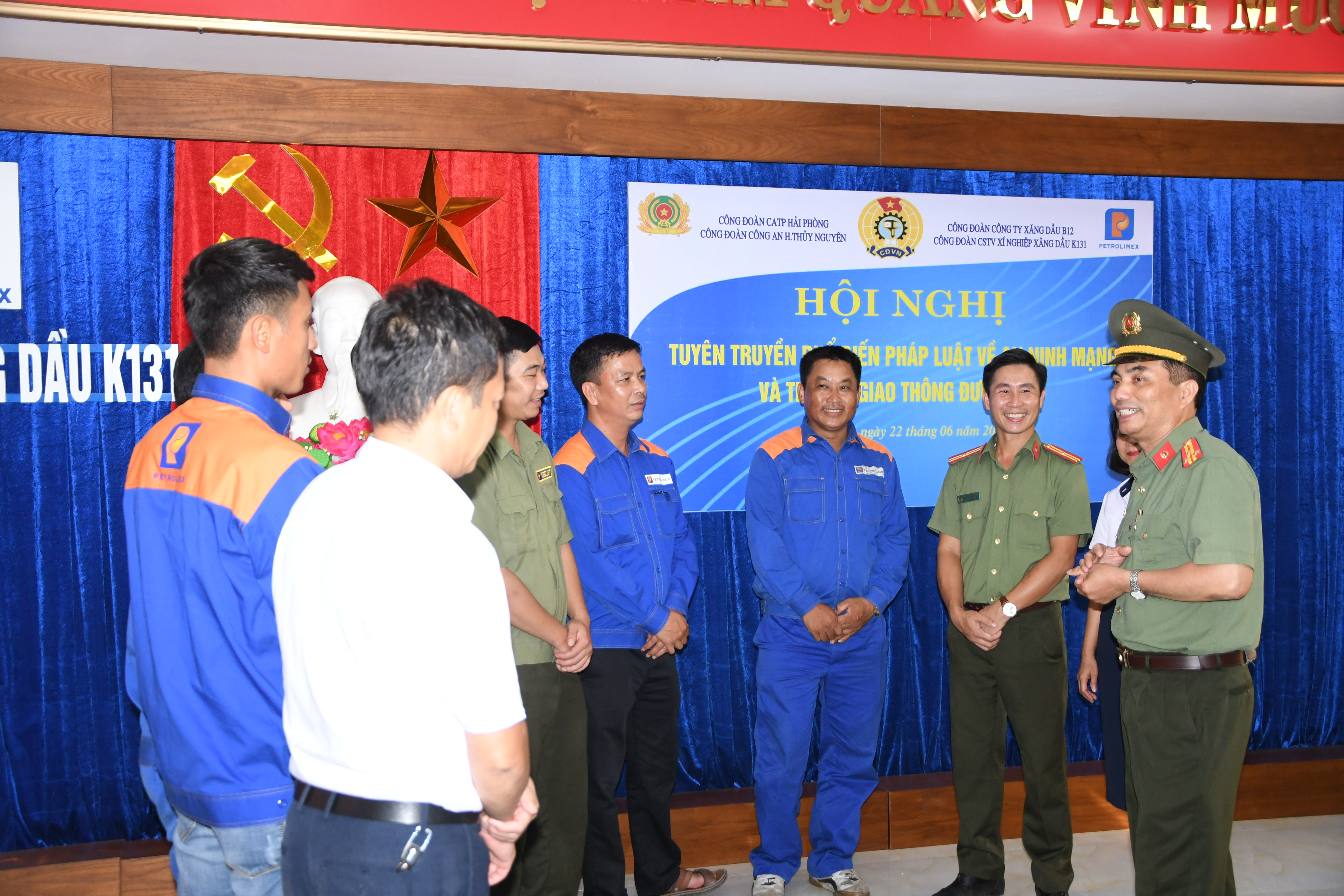 Công đoàn Công an huyện Thủy Nguyên: Tuyên truyền an ninh mạng và an toàn giao thông tại Xí nghiệp xăng dầu K131